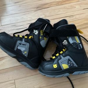 Burton snowboard boots size 2 child